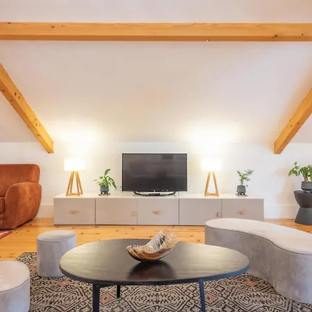 Tomas Loft *